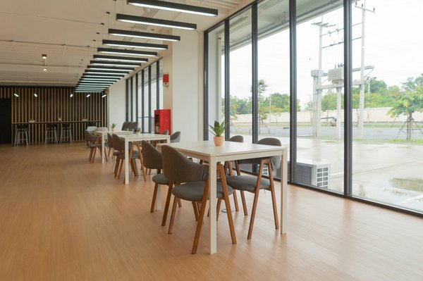 Fournisseur de mobilier et textiles pour associations : découvrez aléna