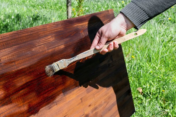 Huile de lin pour bois : un guide essentiel pour le traitement